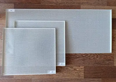 IKEA BOTTNA – nakloněné police do knihovny (3 ks)