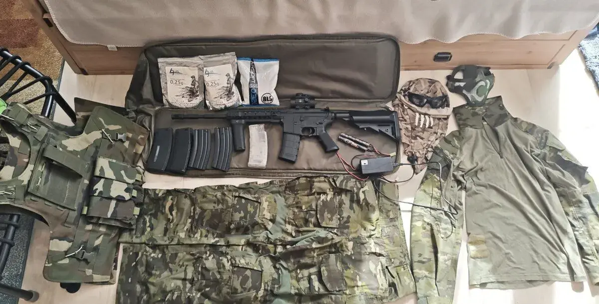 Kompletní airsoft výbava i s oblečením