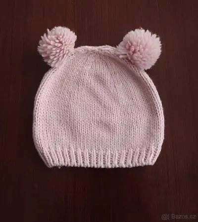 Dívčí čepice / kulich s bambulema zn. SIX