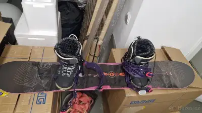 Snowboard GRAVITY dělky 145cm včetně bot EU 39