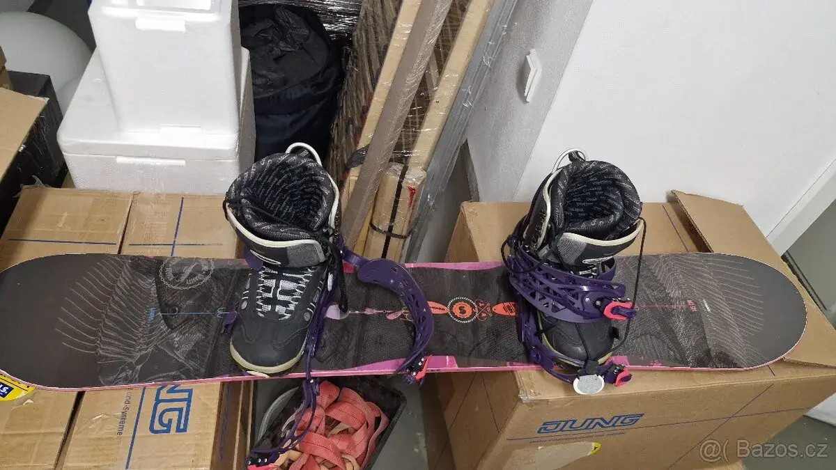 Snowboard GRAVITY dělky 145cm včetně bot EU 39
