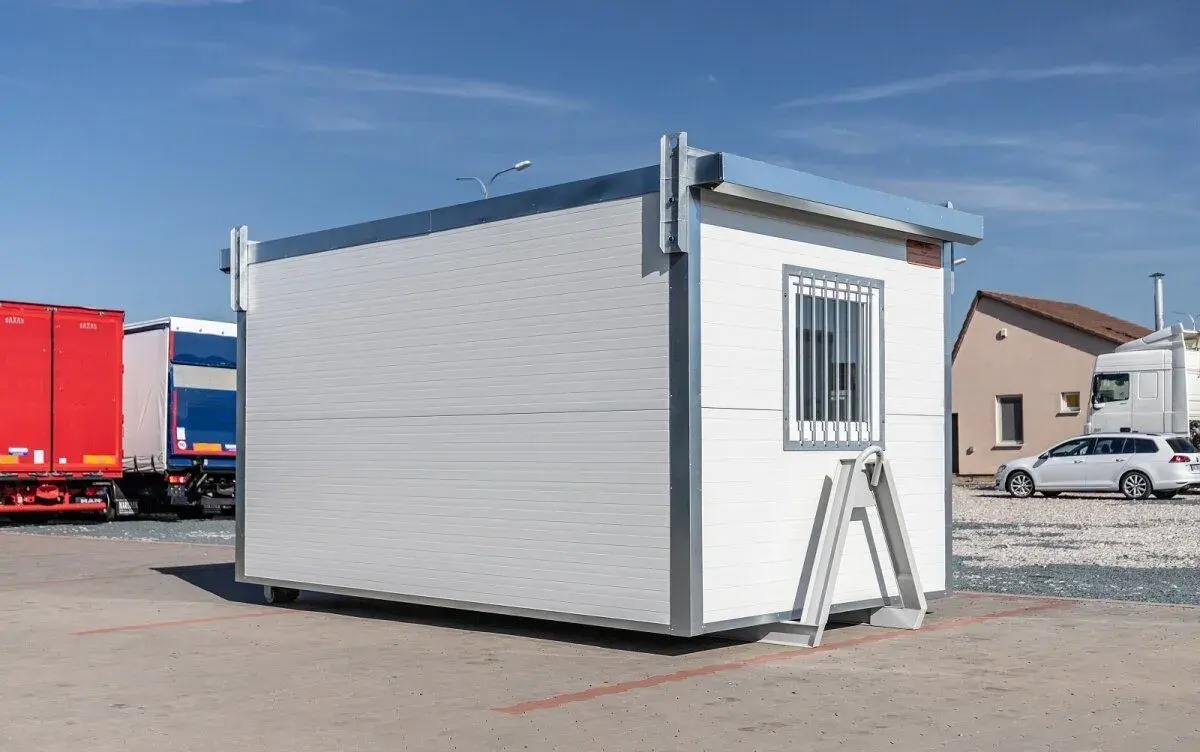Mobilní stavební buňka 4 m – hákový kontejner, sklad, zázemí