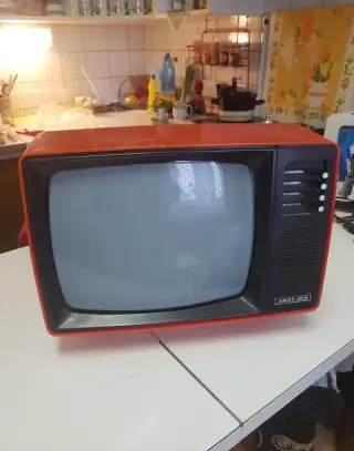 televisor do sbírky--JUNOST