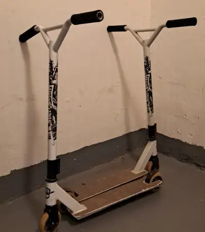 2x vyztužená dětská koloběžka s brzdou
