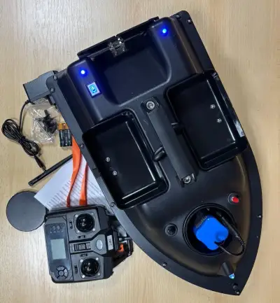 Tříkomorová ČERNÁ loďka GPS s baterií 12000mAh včetně obalu