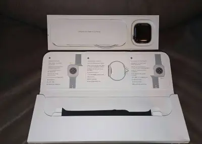Apple Watch Series 11 (42mm) Klavírně černý hliník - Záruka