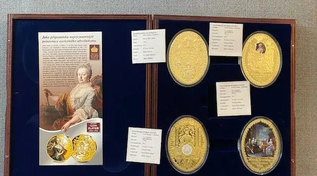 4 oválné mince Marie Terezie v kazetě