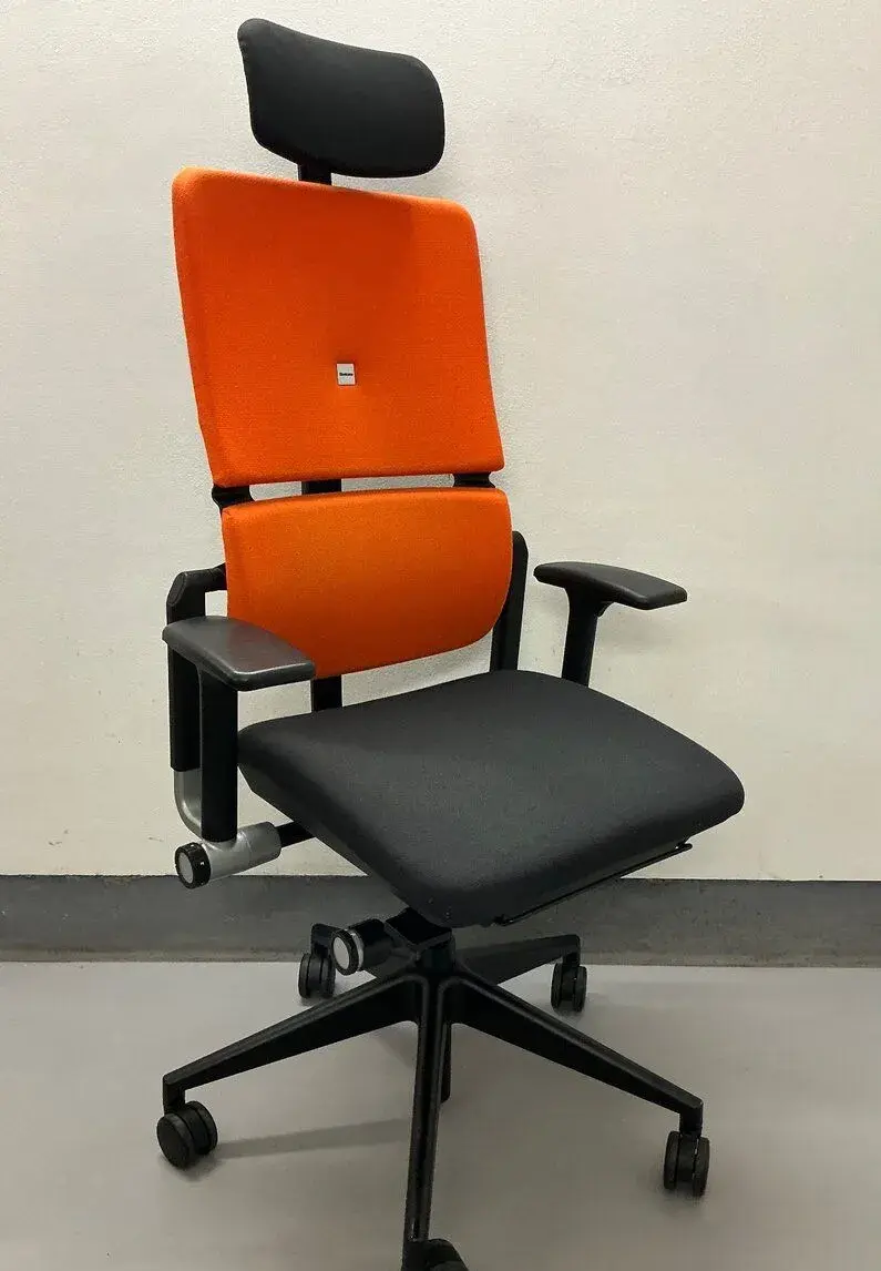 Kancelářská židle Steelcase Please s opěrkou hlavy