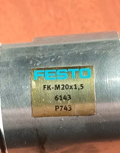 Festo ADVU-100-40-A-P-A – kompaktní válec se snímači a spojk