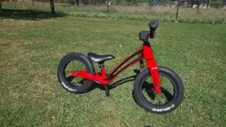 Odrážedlo Bungi Bungi 12´´ Váha pouze 2,95kg