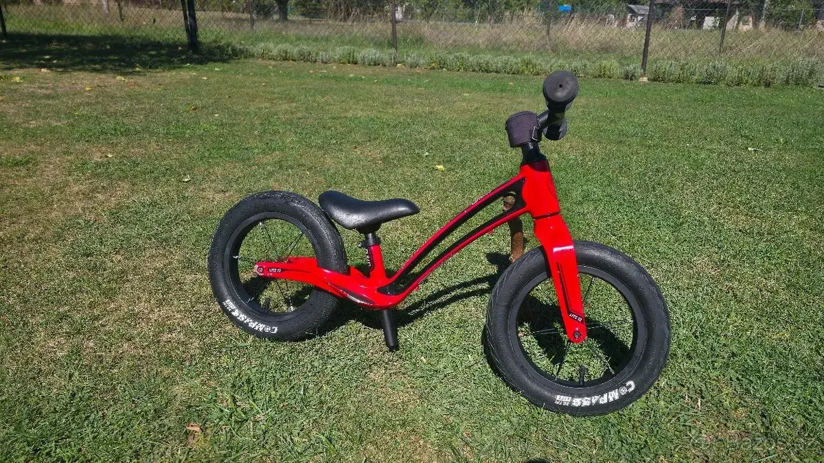 Odrážedlo Bungi Bungi 12´´ Váha pouze 2,95kg