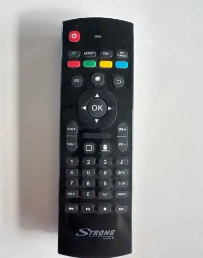 Strong dálkový ovladač s QWERTY klávesnicí a myší
