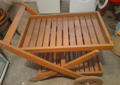 servírovací stolek