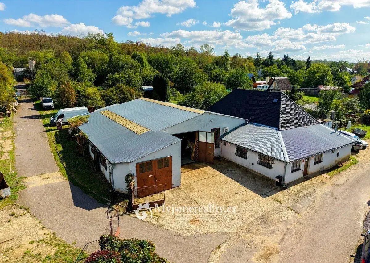Prodej výrobní a skladovací haly 564 m² s pozemkem 7076 m²,