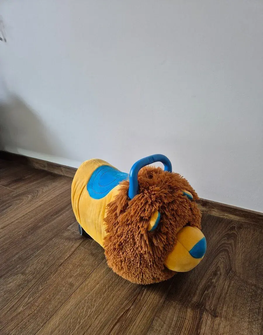 Odrážedlo FUNNY WHEELS Ride-On – plyšový lvíček