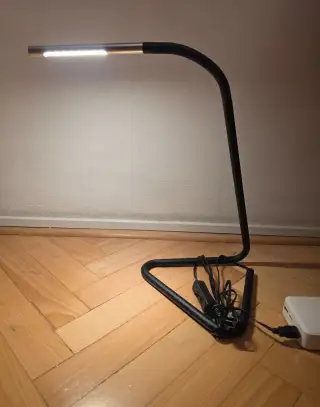 LED lampička IKEA HÅRTE – USB, černá