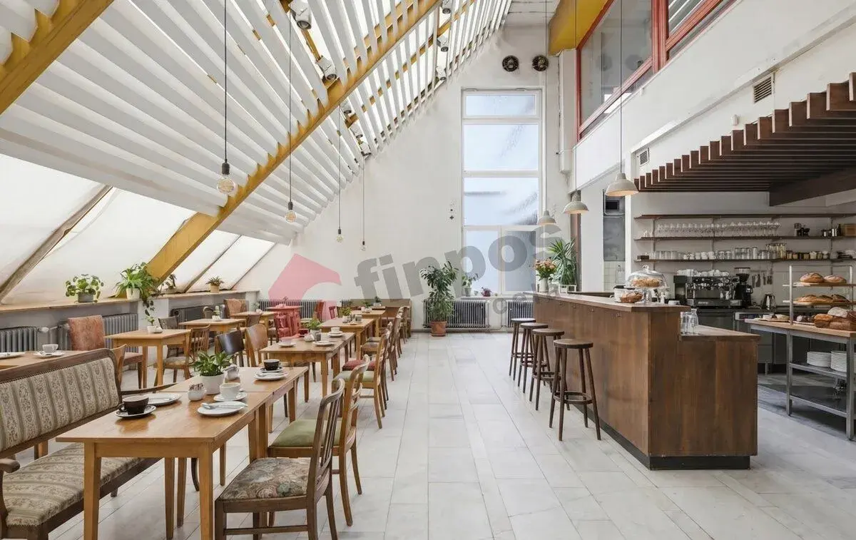 Pronájem obchodního prostoru - bistro / kavárna / hala - 158