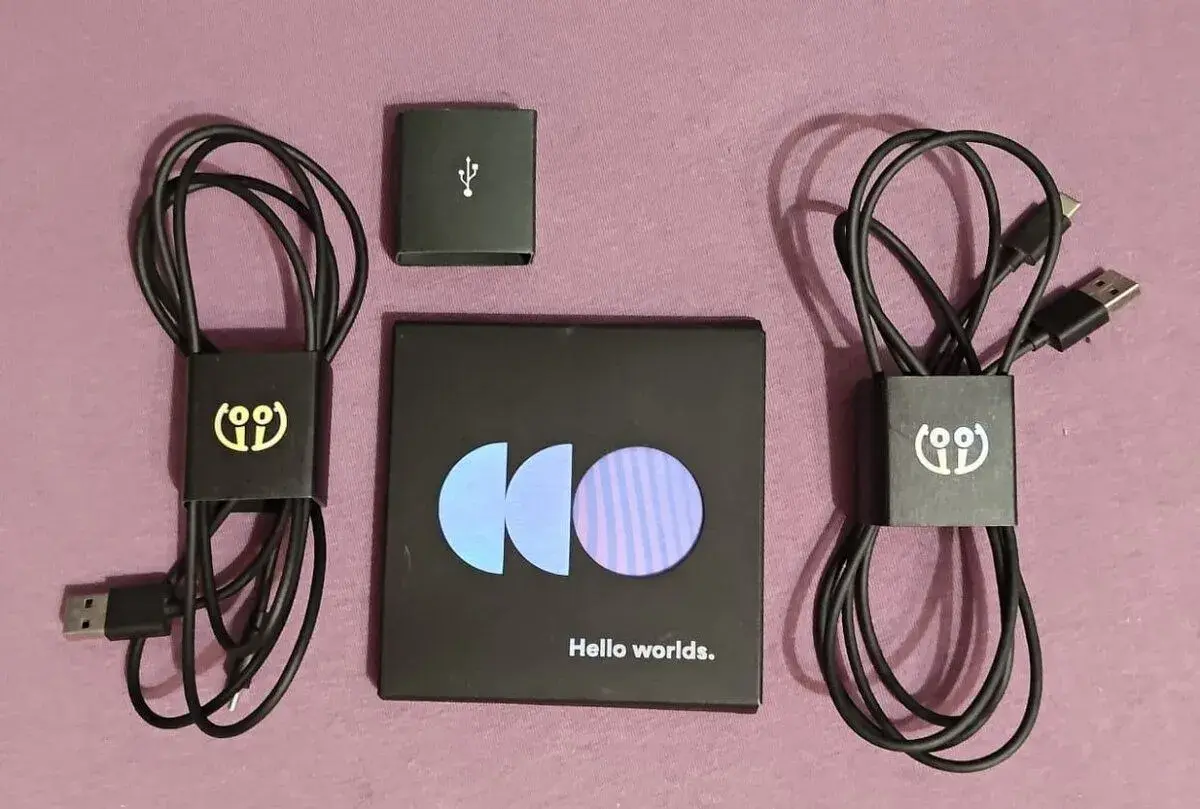 2 USB-C Kabely + Valve Index Manuál