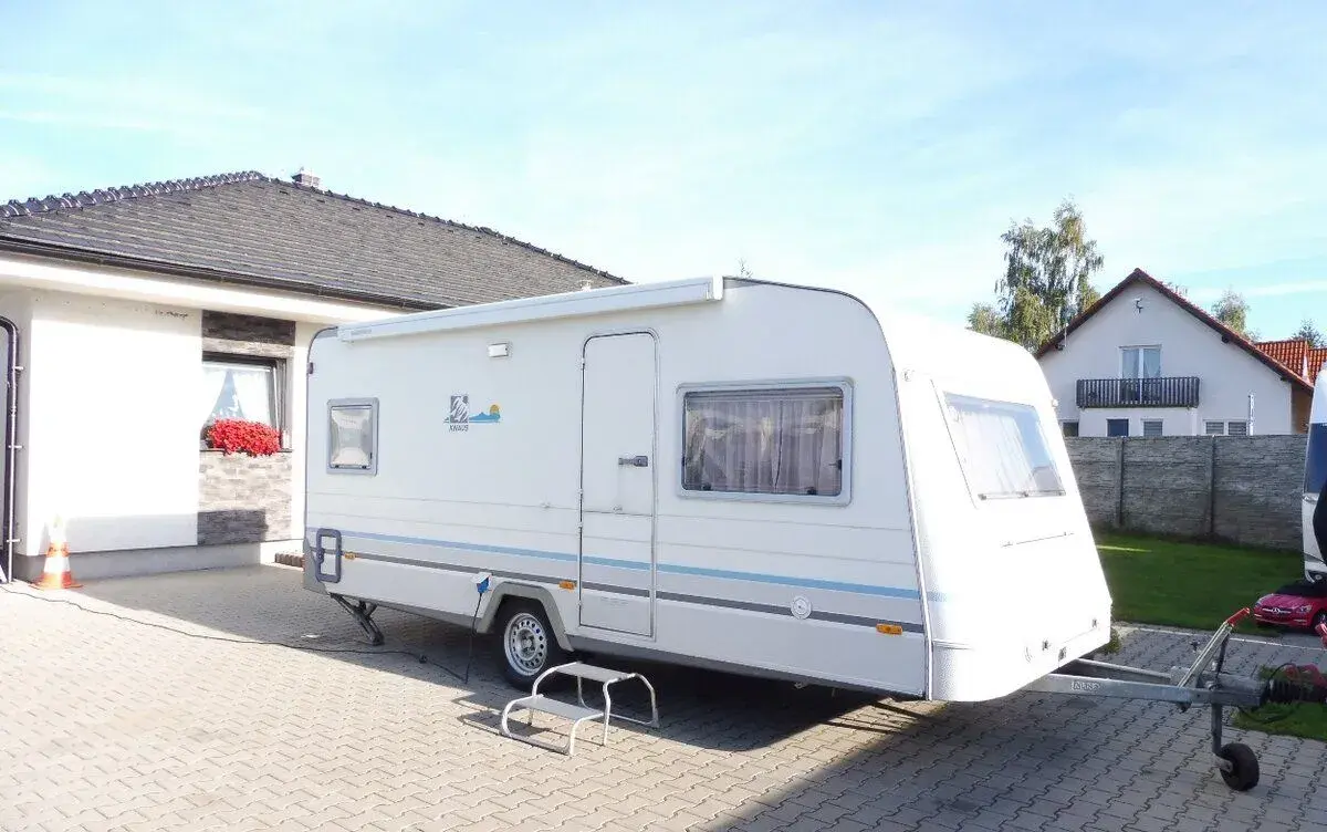 Knaus Azur 495 Markýza včetně bočnic a přední části