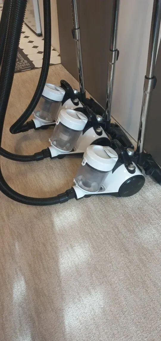 Bezsáčkový vysavač SIGURO(Hepa filtr)