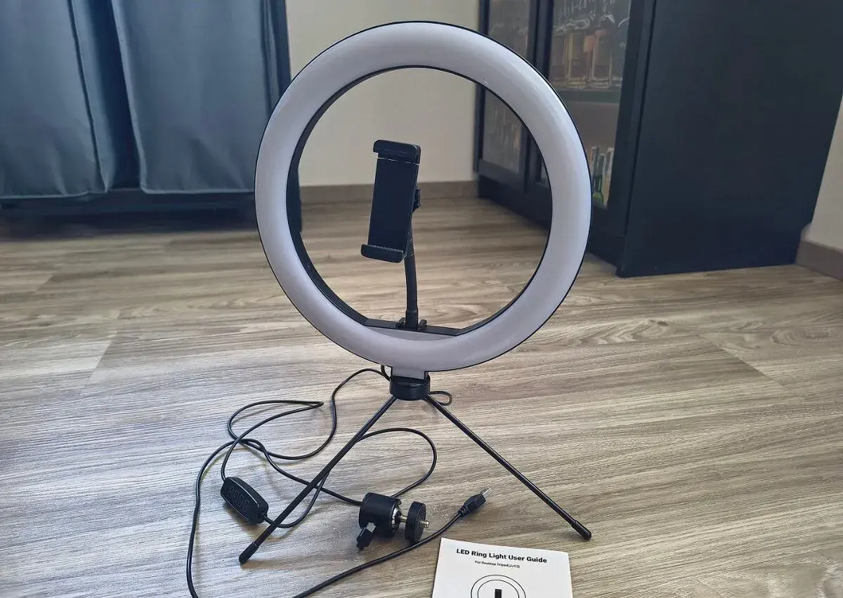 LED stmívatelná lampa 26 cm, stativ a držák mobilu