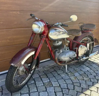 Jawa Pérák 250