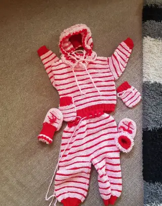 Dětská pletená soupravička