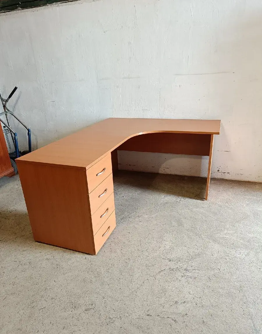 Rohový psací stůl, kancelářský stůl