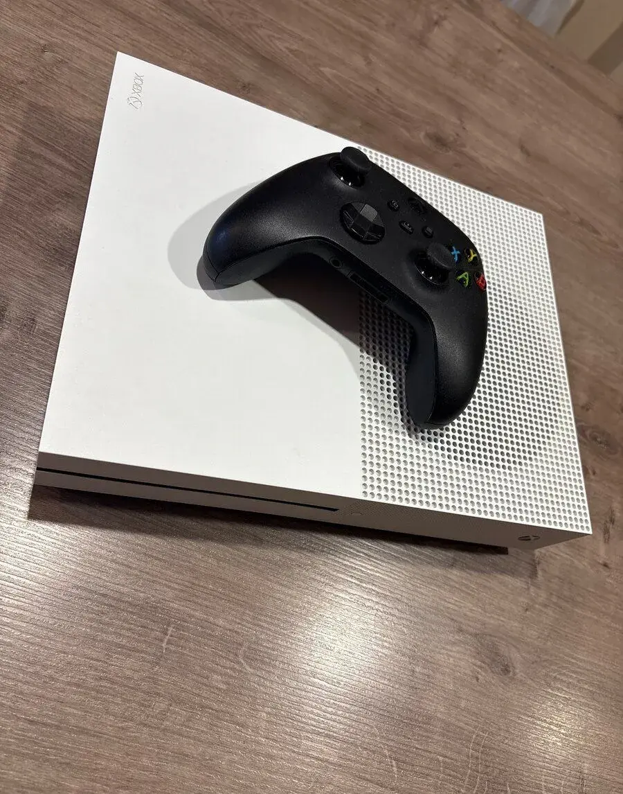 Xbox One S + bezdrátový ovladač