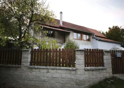 Pronájem rodinného domu 2+1 se zahradou v obci Brumov