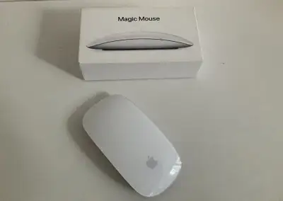 Apple Magic Mouse 2 (dobíjecí) – kompletní balení s kabelem