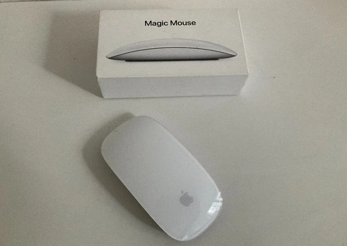 Apple Magic Mouse 2 (dobíjecí) – kompletní balení s kabelem