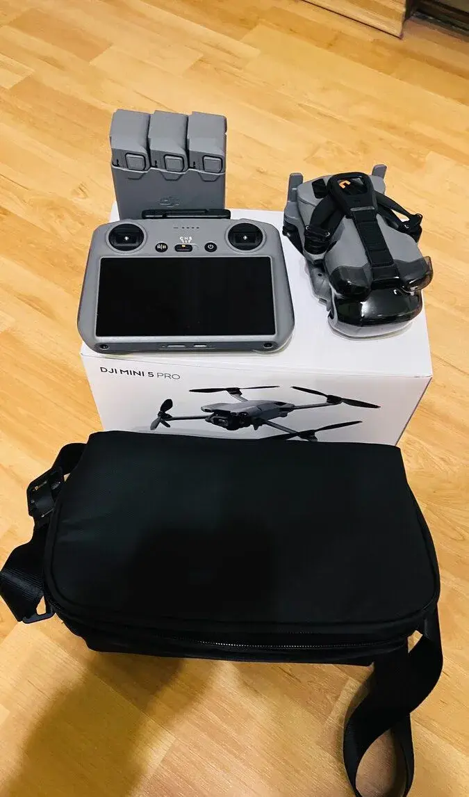 Dron DJI Mini 5 Pro Fly More Combo (DJI RC2)