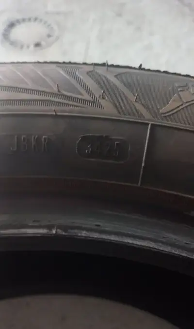 Zimní pneumatiky Goodyear Vector 4Seasons Gen-3 235/55 R19
