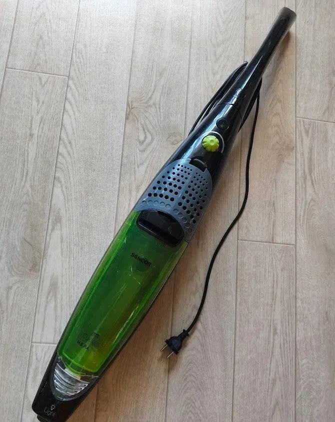 Nekompletní - Vysavač Sencor 800W SVC6301BK