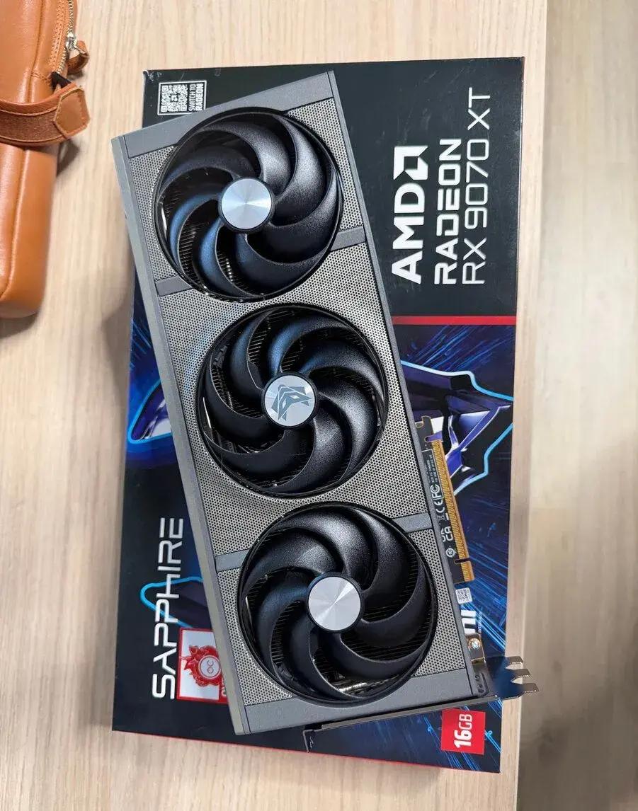 SAPPHIRE NITRO+ AMD Radeon RX 9070 XT GAMING OC 16G