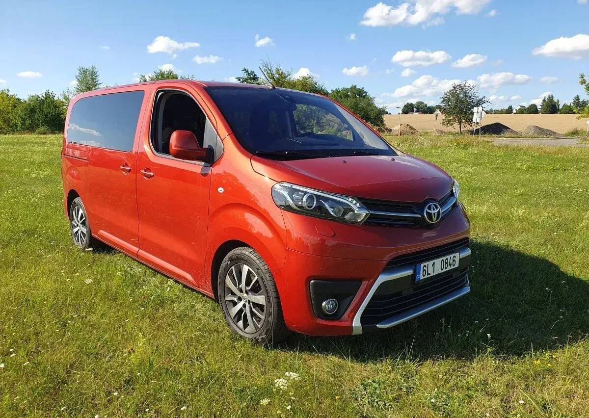 Pronájem dodávka/minibus Toyota Proace Verso 2020