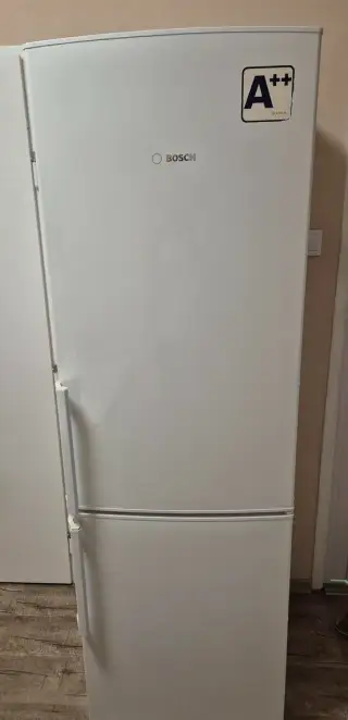 Kombinovaná lednice BOSCH KGV36X27 – velmi zachovalá, za 500