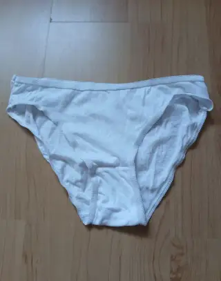 Bílé kalhotky