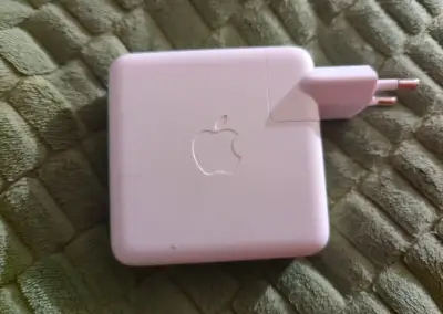 Originální nabíječka Apple 61W USB-C (Model A1718)
