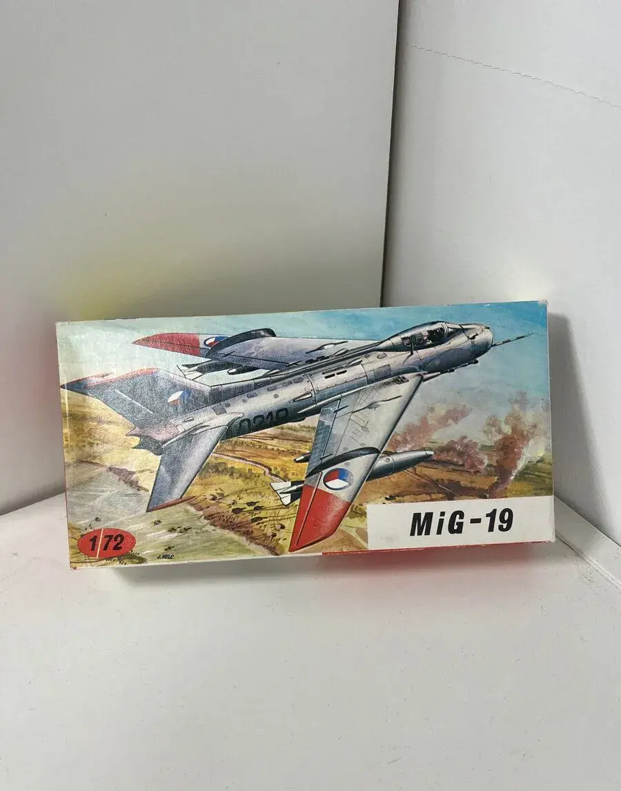 MIG 19 1:72 KP původní stavebnice Československo 1973