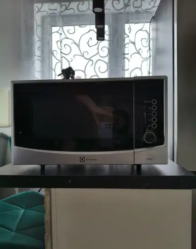 Mikrovlnná trouba Electrolux EMS20400