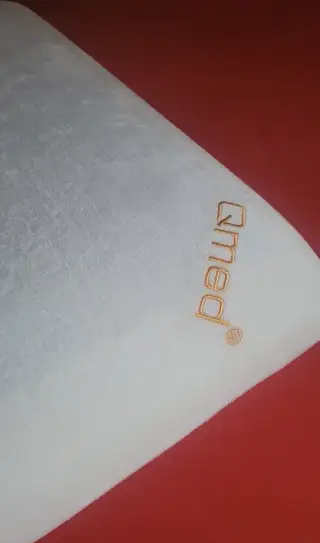 QMED Comfort gel polštář