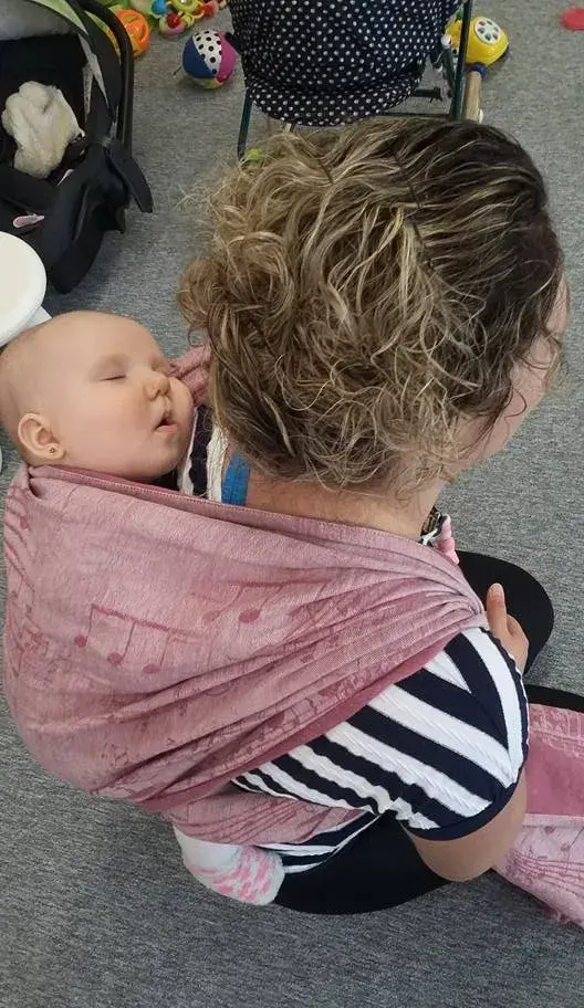 nosící šátek LennyLamb