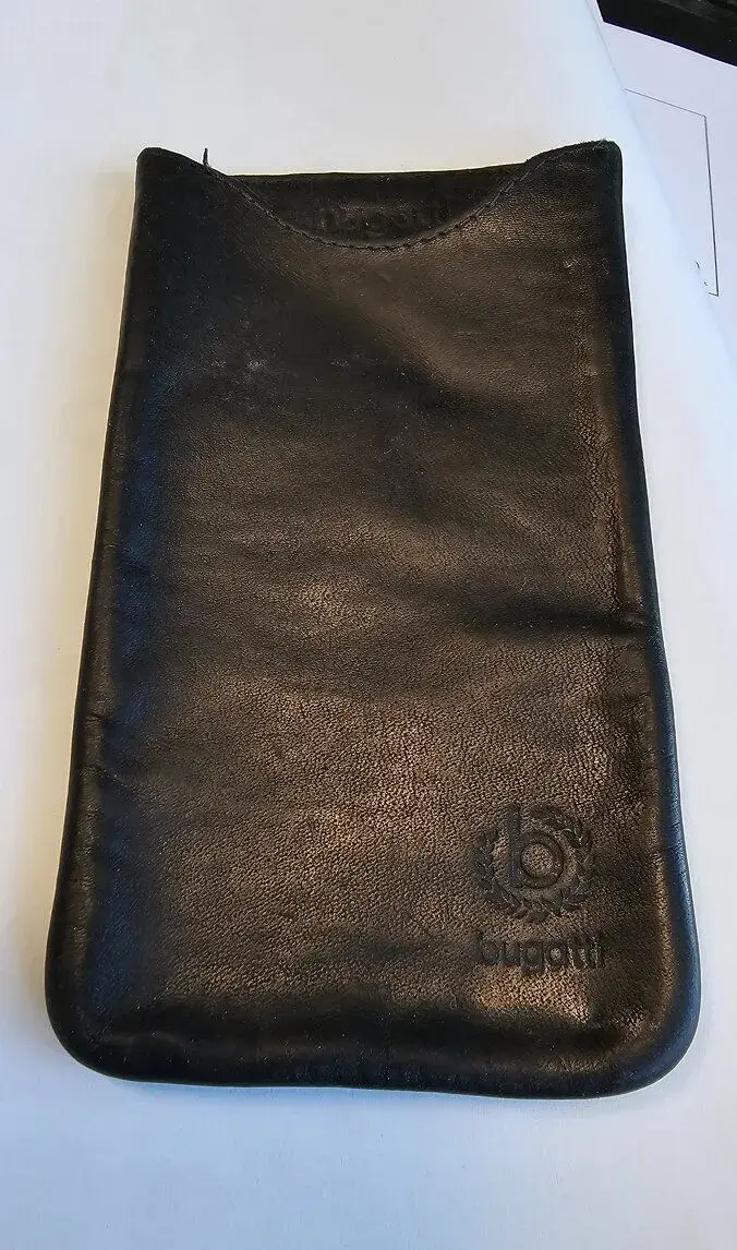 Pouzdro Bugatti slimFit kožené