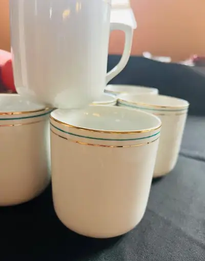 Retro hrnky se zeleným proužkem – Karlovarský porcelán Luben