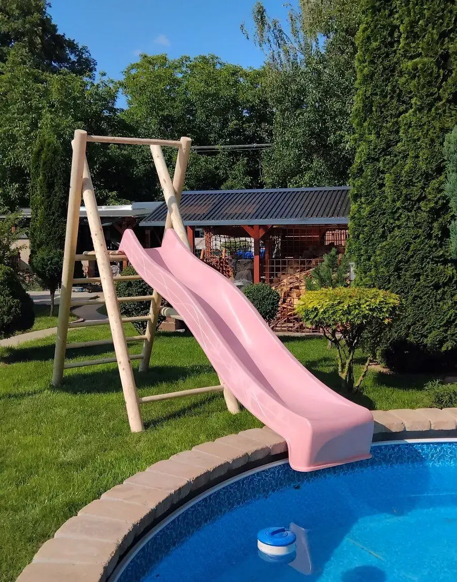 Skluzavka do bazenu