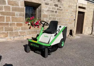 Zahradní traktor,rider Etesia Bahia 80
