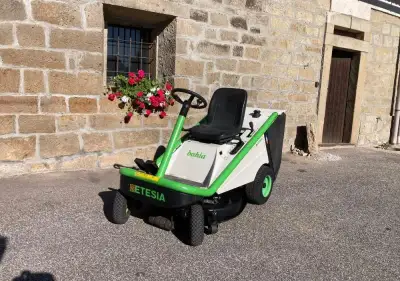 Zahradní traktor,rider Etesia Bahia 80