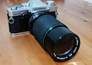 OLYMPUS OM-30 (Hanimex 80-200mm MC Zoom) - 1983